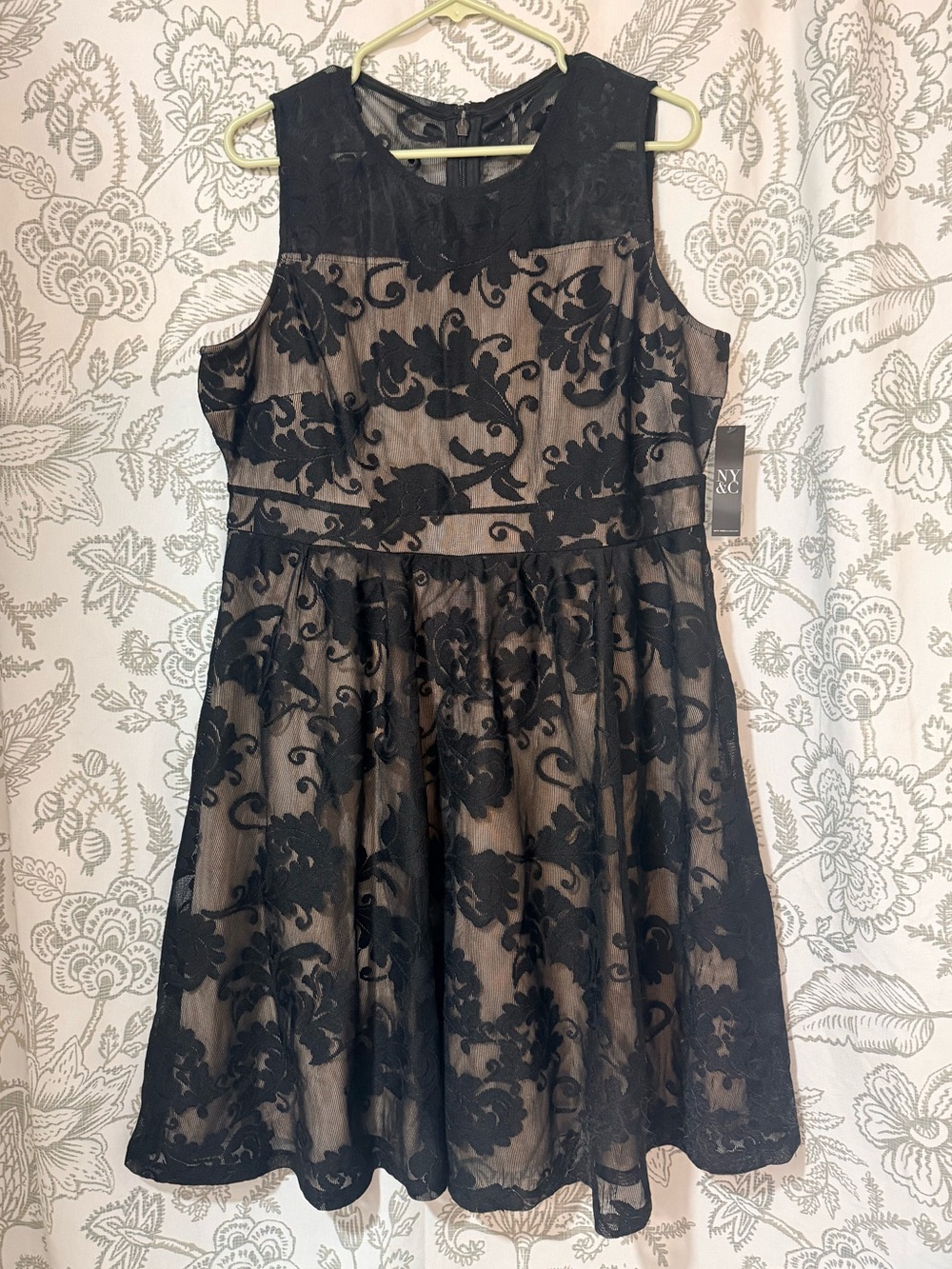 New York & Company Black Lace Overlay Women’s Cocktail Dress NWT